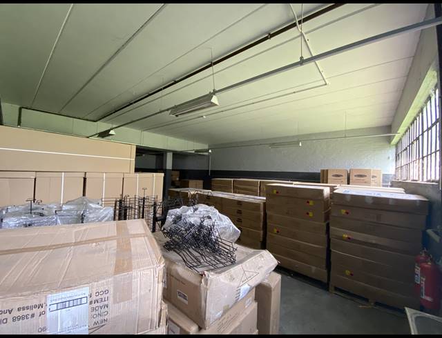 1,548M² WAREHOUSE TO LET IN NEW GERMANY